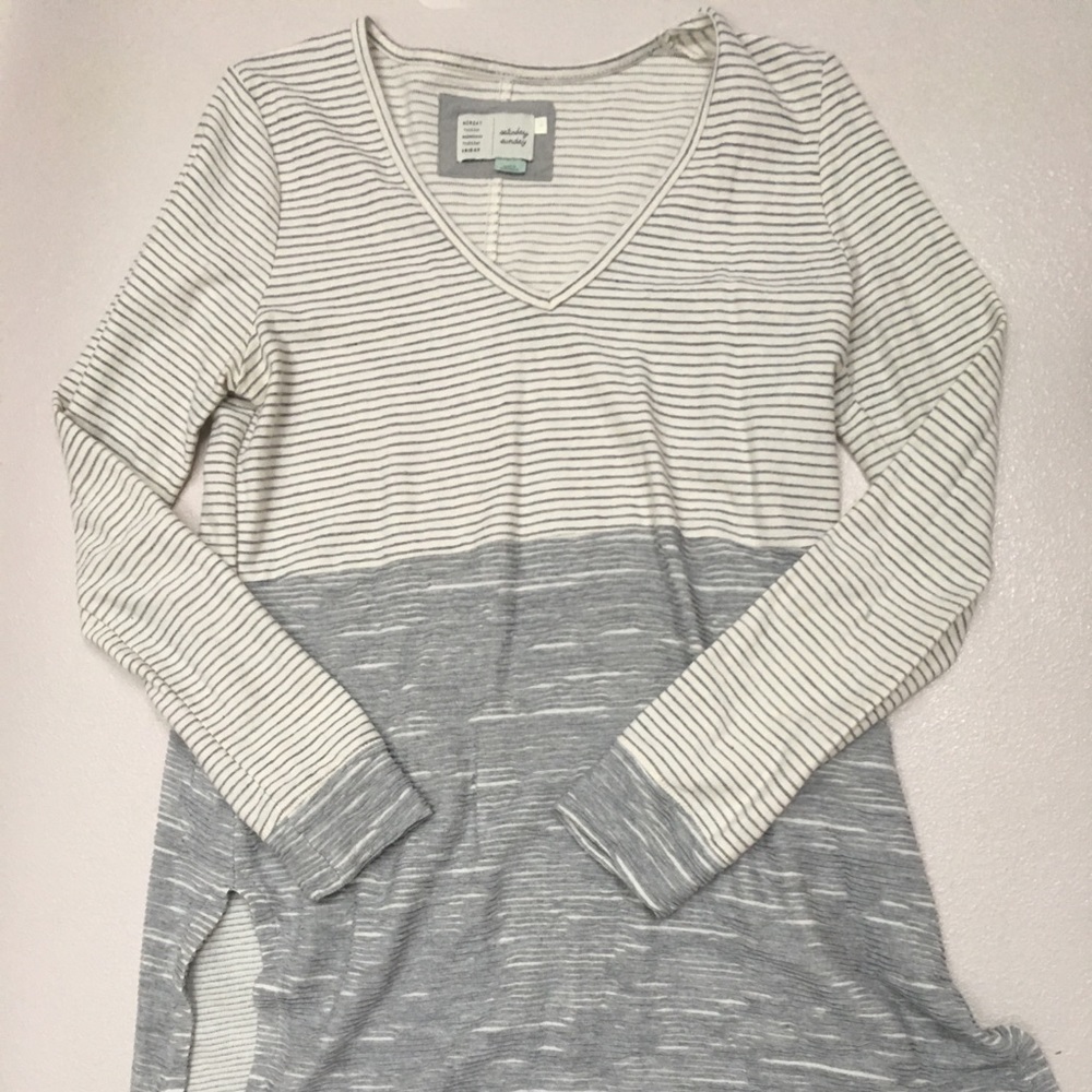 Sale! Anthropologie Grey cream textured tunic